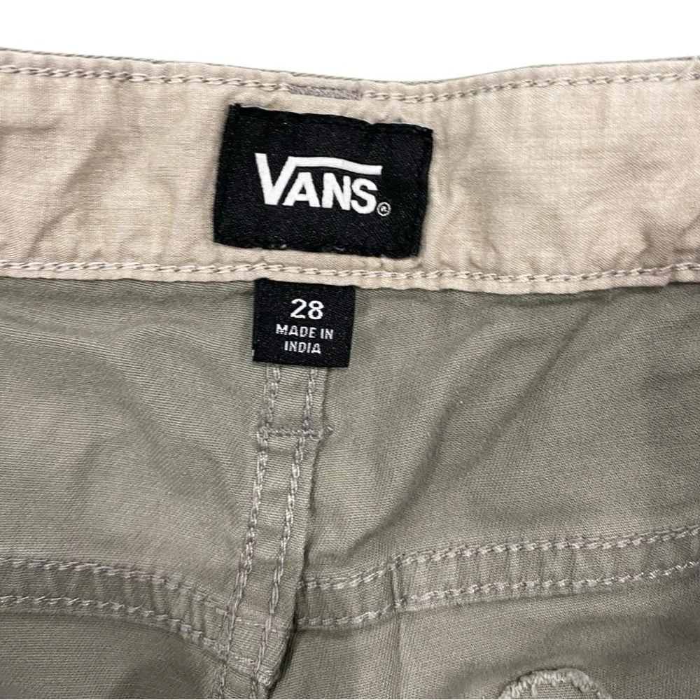 VANS men’s Gray Flat Front Shorts Casual Style skater short sz 28 unisex tomboy
